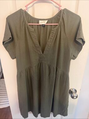 Universal Thread Olive V-Neck Short Sleeve Tunic